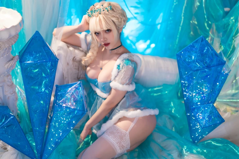 雯仔不讲道理《冰雪》主题写真：32张全套美图