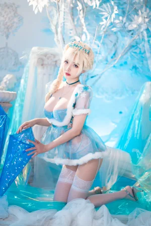 雯仔不讲道理《冰雪》主题写真：32张全套美图