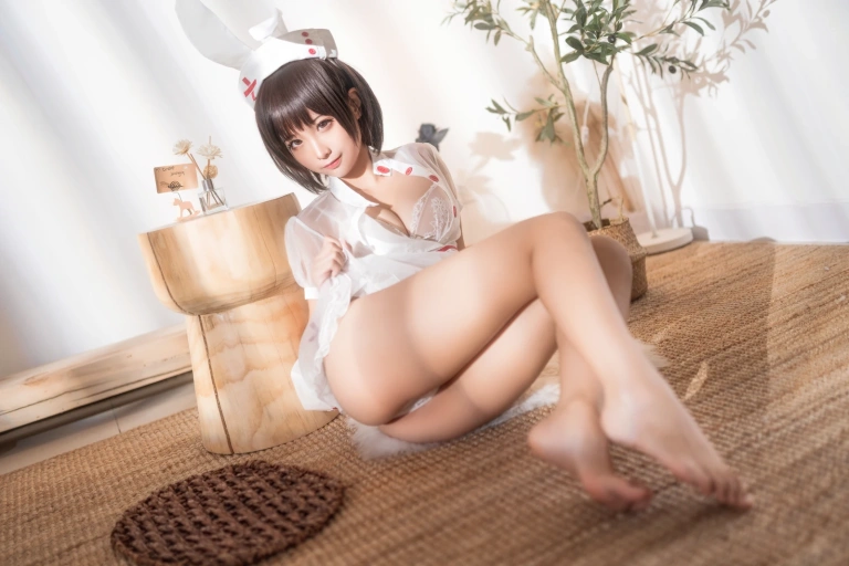 蠢沫沫《透明护士》主题写真：60张全套美图