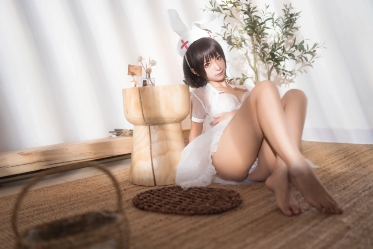 蠢沫沫《透明护士》主题写真：60张全套美图