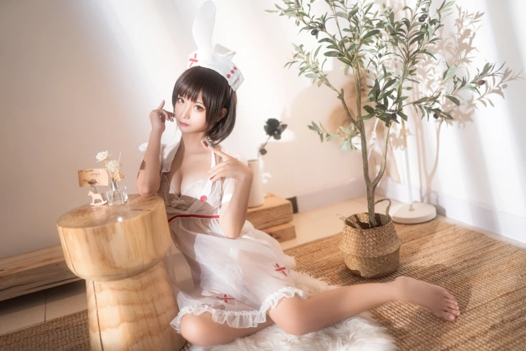蠢沫沫《透明护士》主题写真：60张全套美图