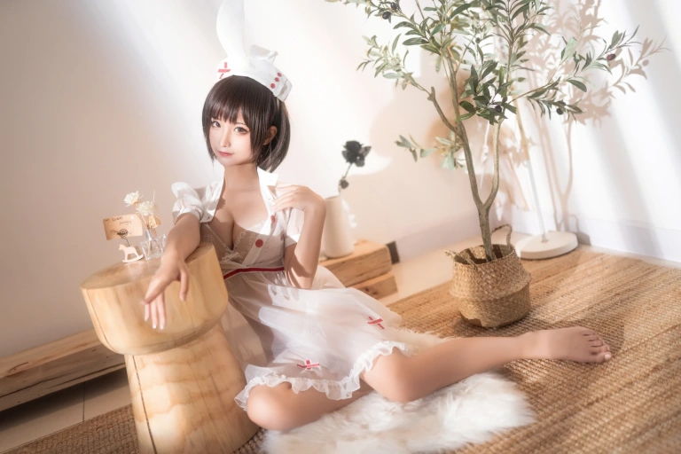 蠢沫沫《透明护士》主题写真：60张全套美图