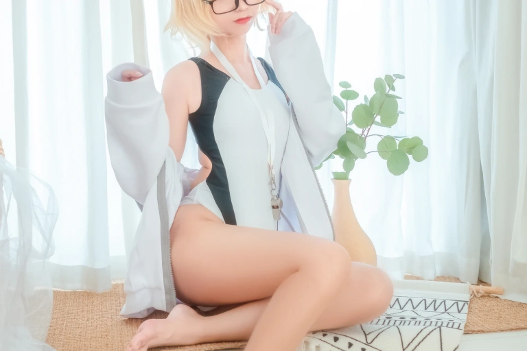 蠢沫沫《贞德》主题写真：40张全套美图