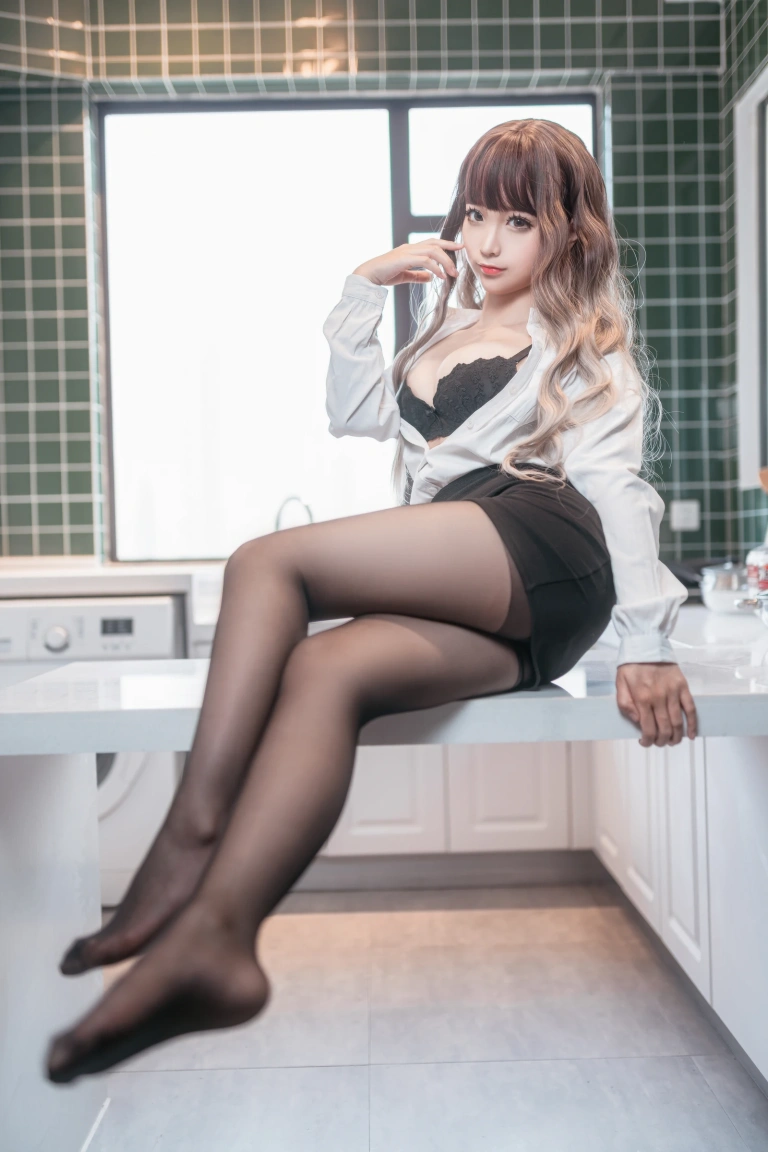 蠢沫沫《制服》主题写真：40张全套美图