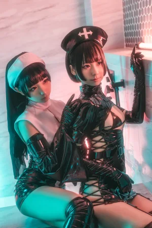 蠢沫沫《修女×护士》主题写真：50张全套美图