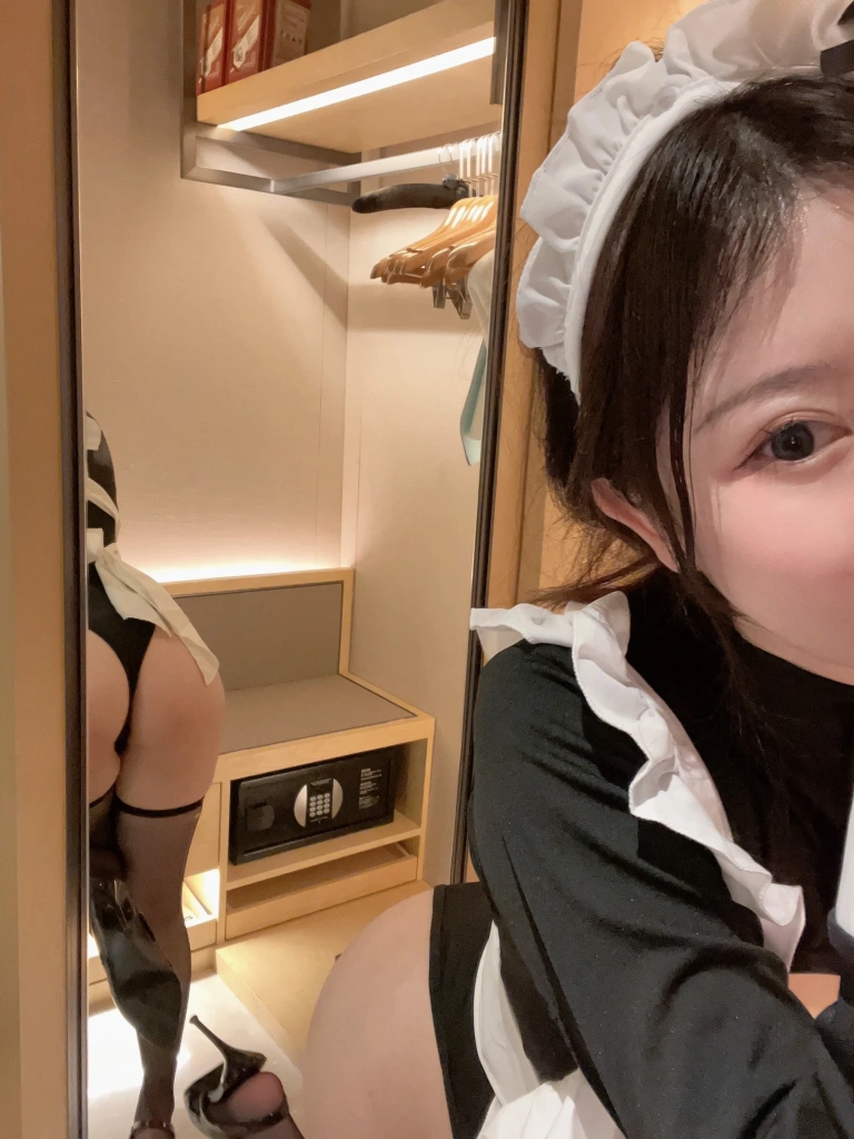 依酱《女仆套装》主题写真：144张全套美图