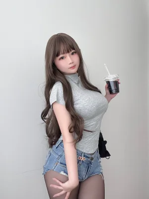 依酱《学姐的背影》主题写真：38张全套美图，含5个视频