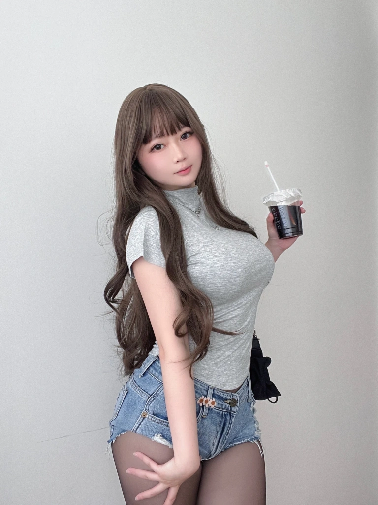 依酱《学姐的背影》主题写真：38张全套美图，含5个视频