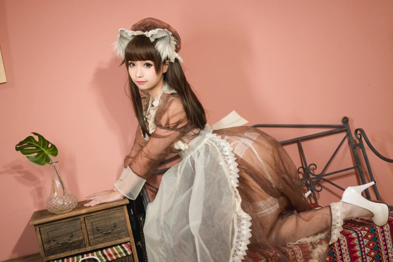 蠢沫沫《棕透明女仆》主题写真：61张全套美图