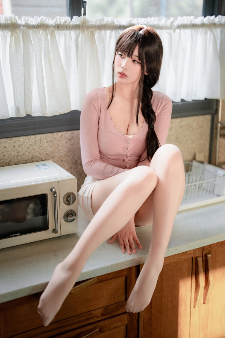 轩萧学姐《NO.71 – 人妻2》主题写真：132张全套美图，含1个视频