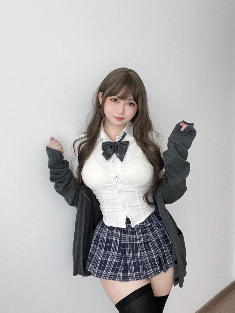 依酱《学姐的日常》主题写真：35张全套美图，含3个视频