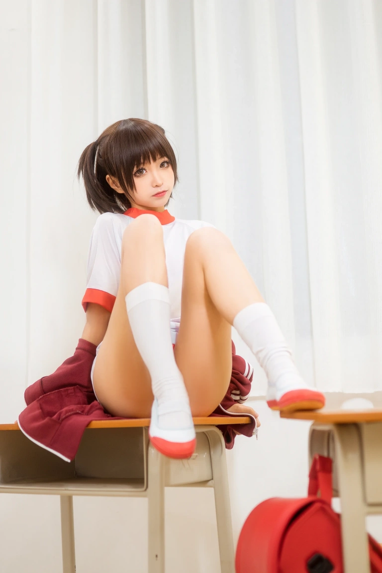 蠢沫沫《体操服红》主题写真：45张全套美图