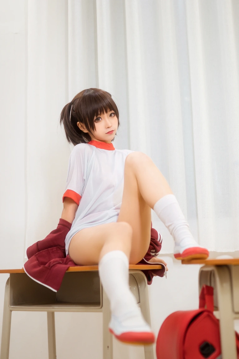 蠢沫沫《体操服红》主题写真：45张全套美图
