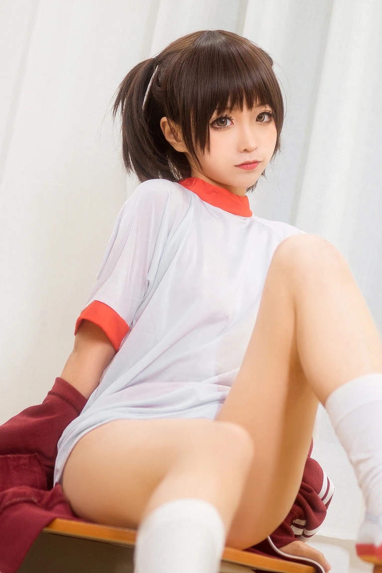 蠢沫沫《体操服红》主题写真：45张全套美图