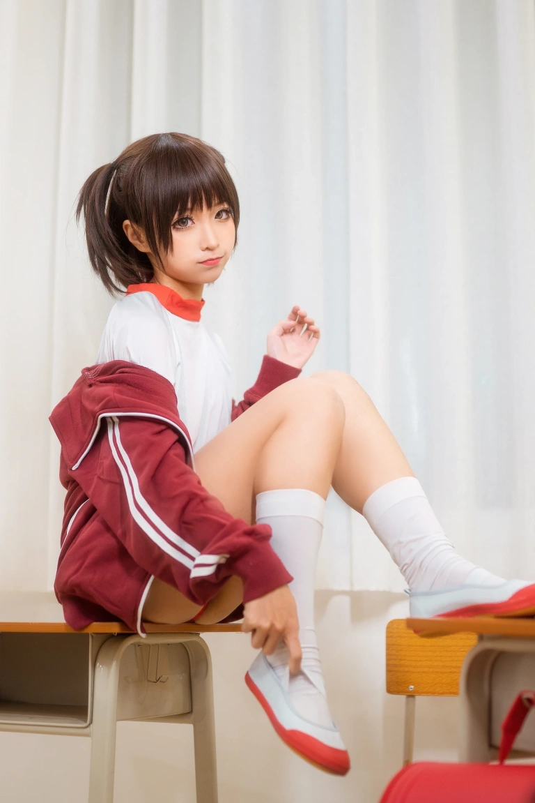 蠢沫沫《体操服红》主题写真：45张全套美图
