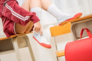 蠢沫沫《体操服红》主题写真：45张全套美图