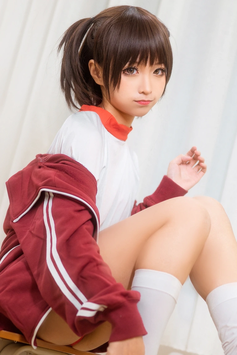蠢沫沫《体操服红》主题写真：45张全套美图