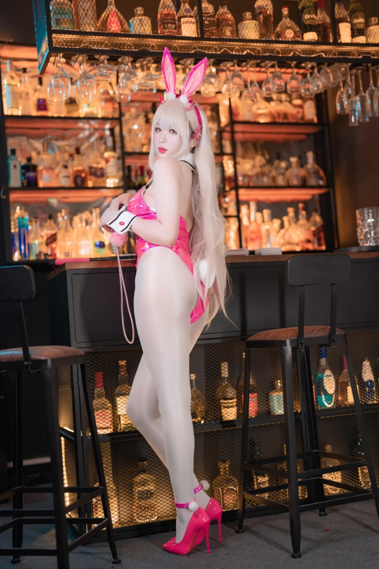轩萧学姐《NO.72 – NIKKE 毒蛇 兔女郎 Viper bunny》主题写真：88张全套美图