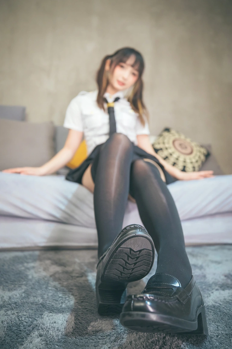 神楽坂真冬《第三季 序号24：「お帰りなさい、指揮官」》主题写真：150张全套美图，含2个视频