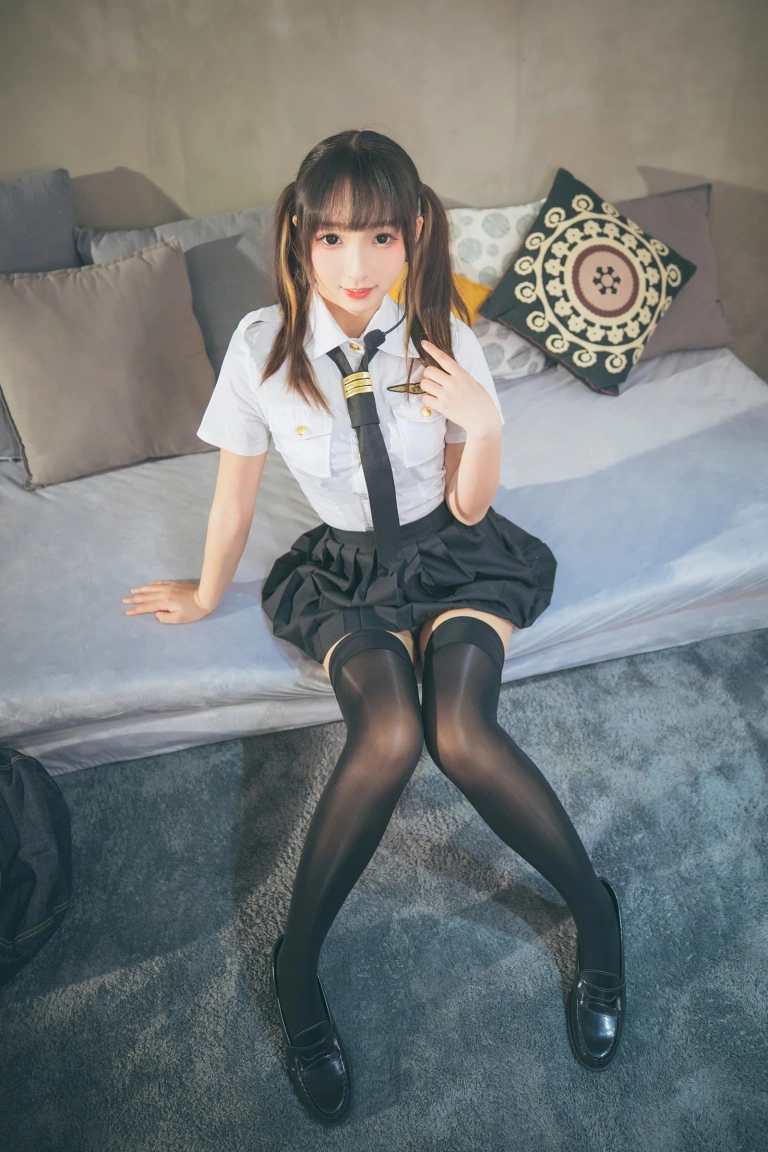 神楽坂真冬《第三季 序号24：「お帰りなさい、指揮官」》主题写真：150张全套美图，含2个视频