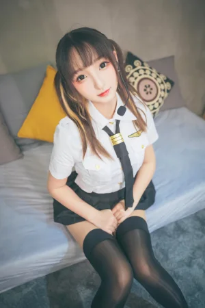 神楽坂真冬《第三季 序号24：「お帰りなさい、指揮官」》主题写真：150张全套美图，含2个视频
