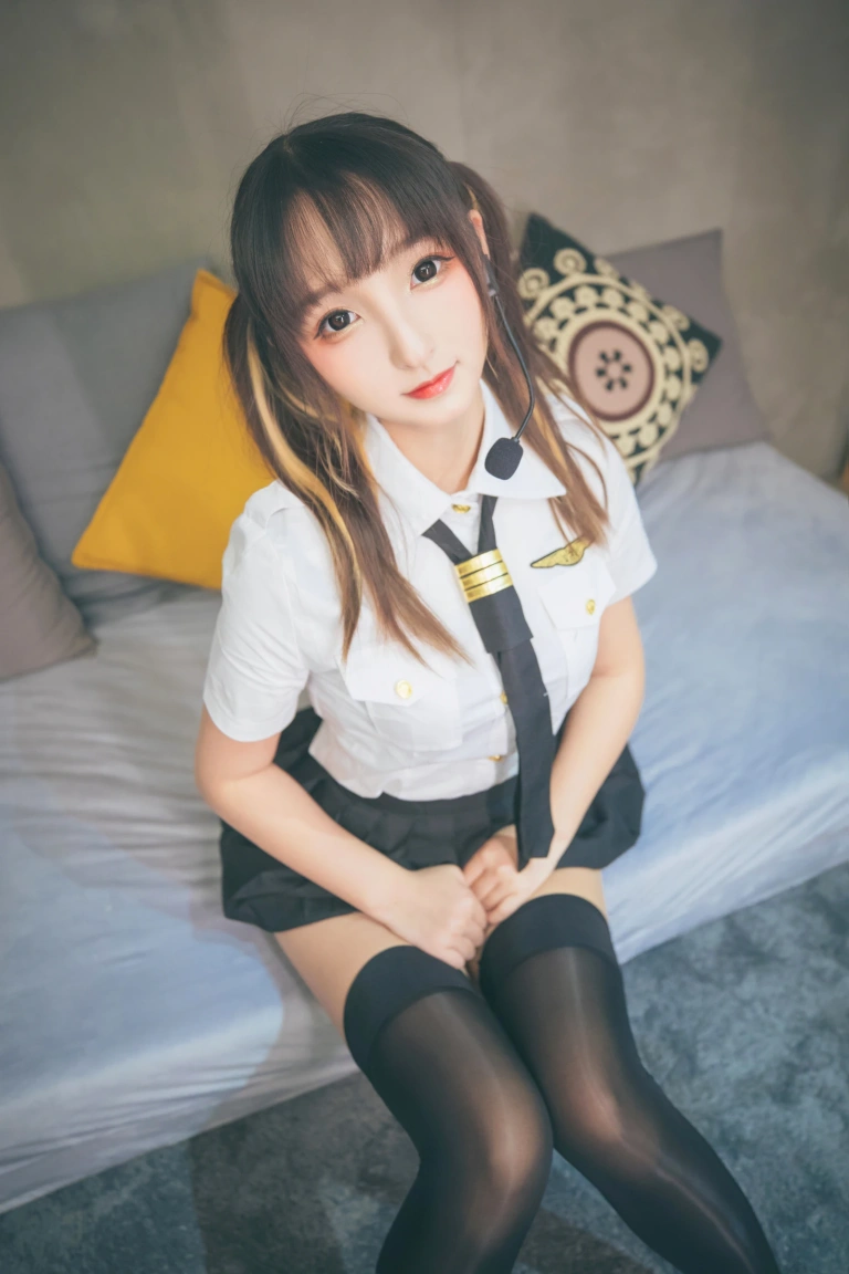 神楽坂真冬《第三季 序号24：「お帰りなさい、指揮官」》主题写真：150张全套美图，含2个视频