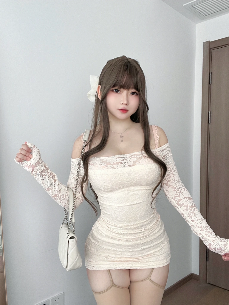 依酱《学姐约会日》主题写真：30张全套美图，含4个视频