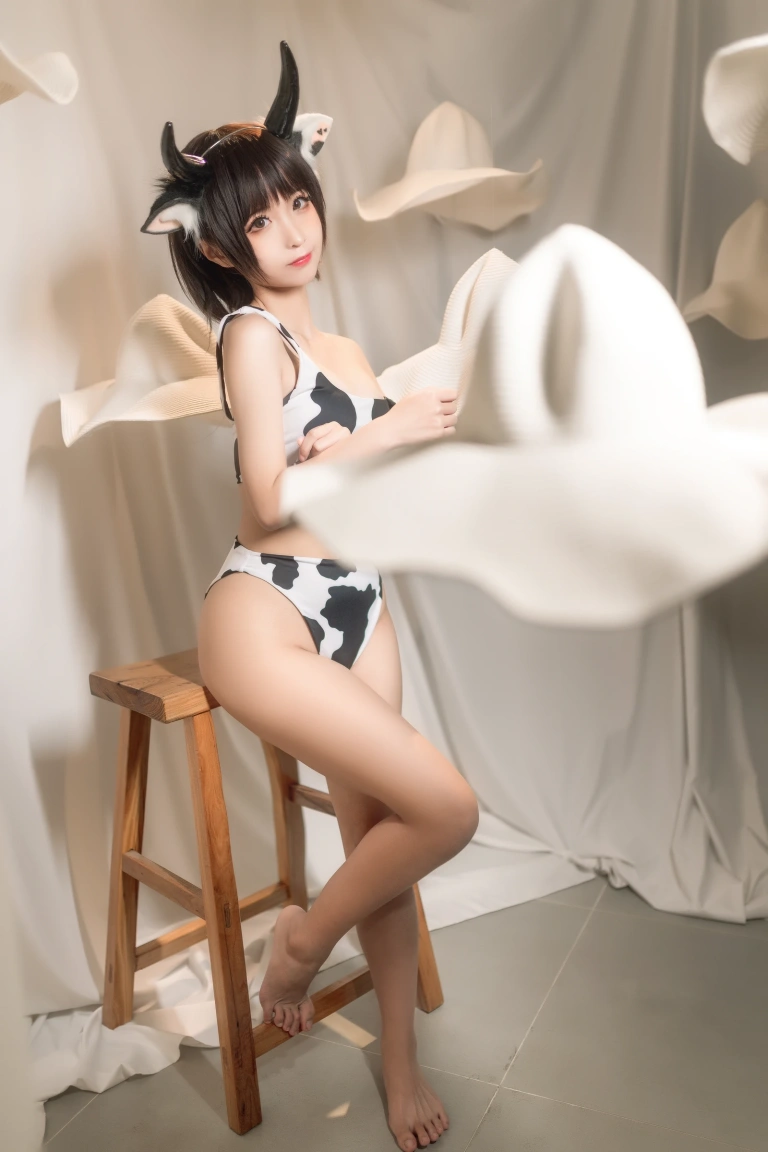 蠢沫沫《花花牛》主题写真：40张全套美图