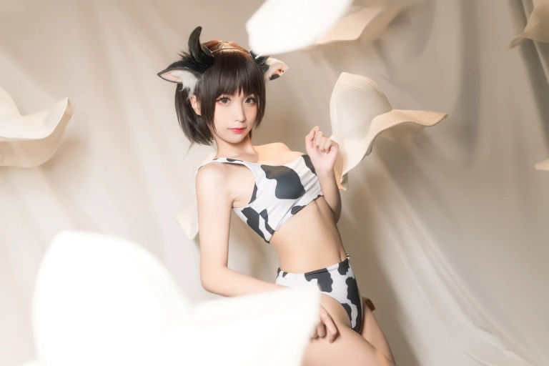 蠢沫沫《花花牛》主题写真：40张全套美图