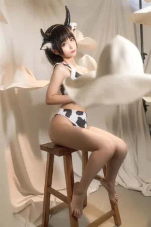 蠢沫沫《花花牛》主题写真：40张全套美图