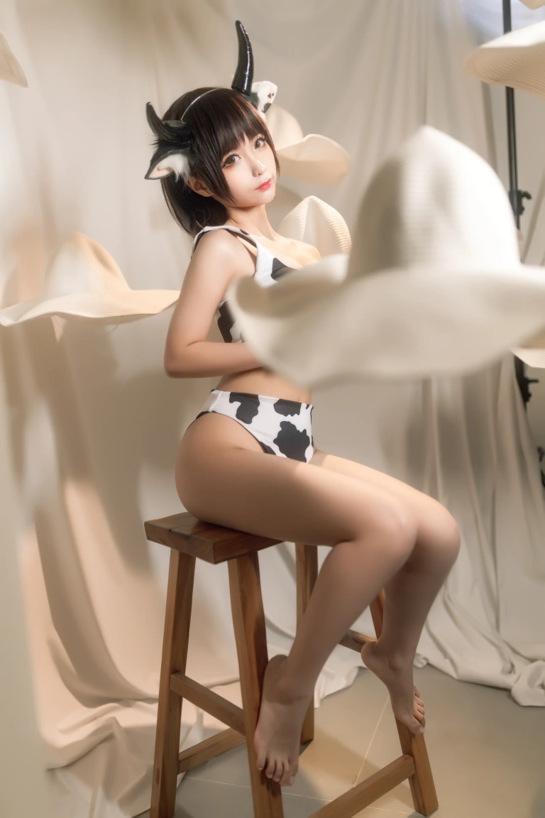 蠢沫沫《花花牛》主题写真：40张全套美图