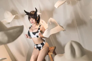 蠢沫沫《花花牛》主题写真：40张全套美图