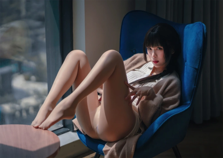 轩萧学姐《NO.73 – 肉丝家妻》主题写真：70张全套美图