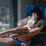 轩萧学姐《NO.73 – 肉丝家妻》主题写真：70张全套美图