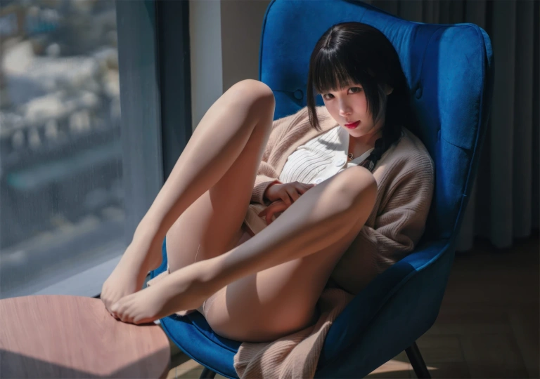 轩萧学姐《NO.73 – 肉丝家妻》主题写真：70张全套美图