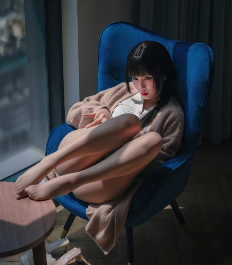 轩萧学姐《NO.73 – 肉丝家妻》主题写真：70张全套美图