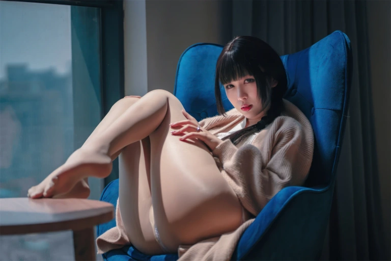 轩萧学姐《NO.73 – 肉丝家妻》主题写真：70张全套美图
