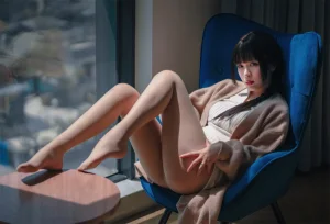 轩萧学姐《NO.73 – 肉丝家妻》主题写真：70张全套美图