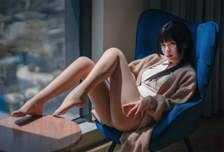 轩萧学姐《NO.73 – 肉丝家妻》主题写真：70张全套美图