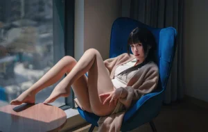轩萧学姐《NO.73 – 肉丝家妻》主题写真：70张全套美图