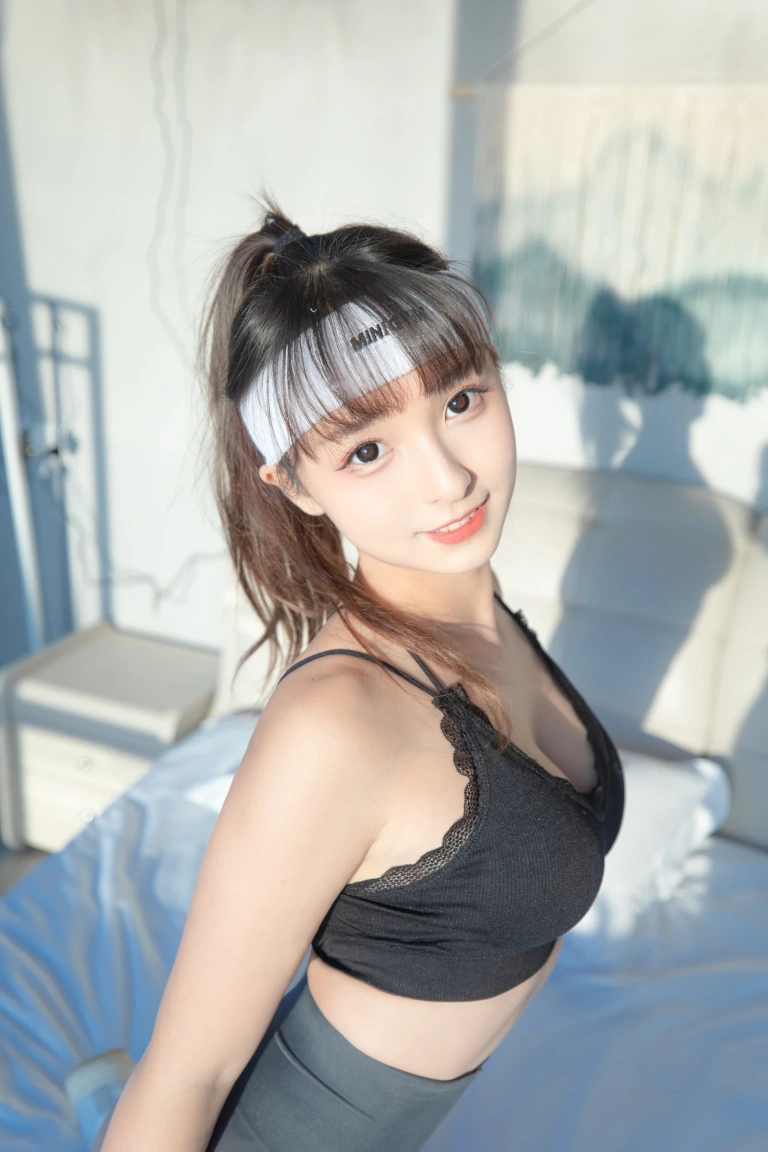 神楽坂真冬《第三季 序号26：健身主题《温度の香り》》主题写真：150张全套美图，含2个视频