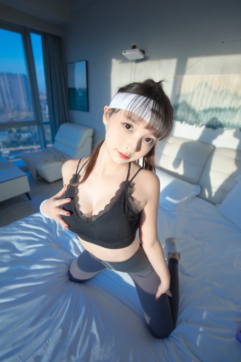 神楽坂真冬《第三季 序号26：健身主题《温度の香り》》主题写真：150张全套美图，含2个视频