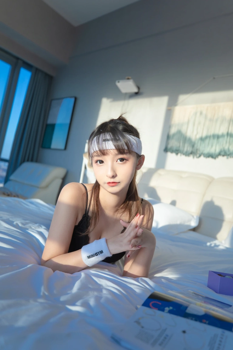 神楽坂真冬《第三季 序号26：健身主题《温度の香り》》主题写真：150张全套美图，含2个视频