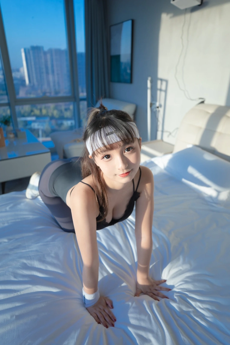 神楽坂真冬《第三季 序号26：健身主题《温度の香り》》主题写真：150张全套美图，含2个视频