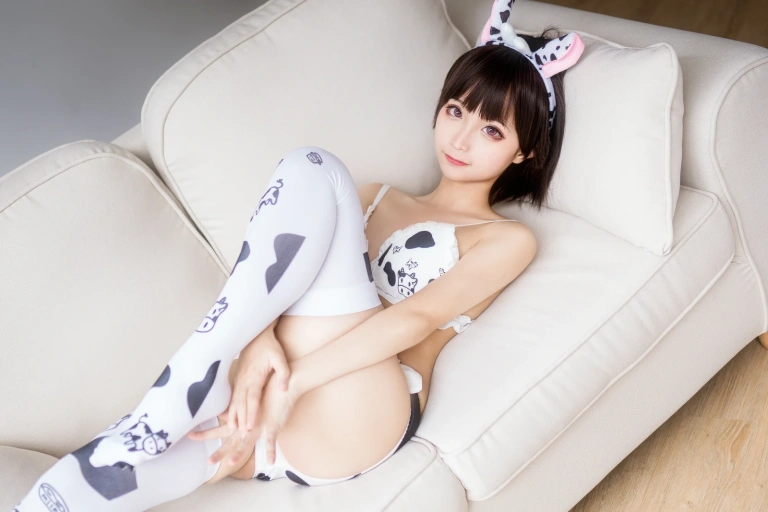 蠢沫沫《奶牛比基尼》主题写真：50张全套美图