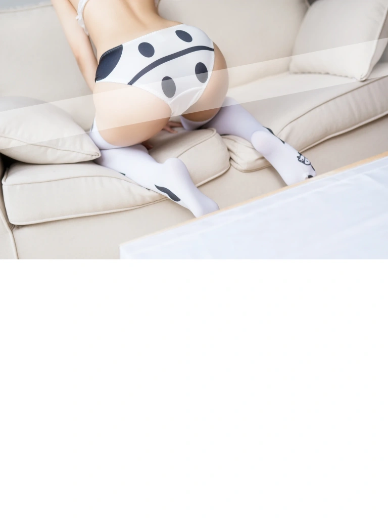 蠢沫沫《奶牛比基尼》主题写真：50张全套美图