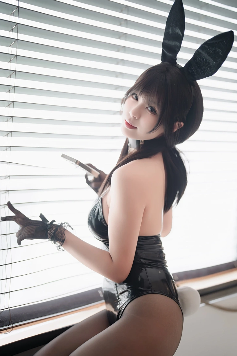 轩萧学姐《NO.75 – 粘液兔女郎》主题写真：75张全套美图，含1个视频