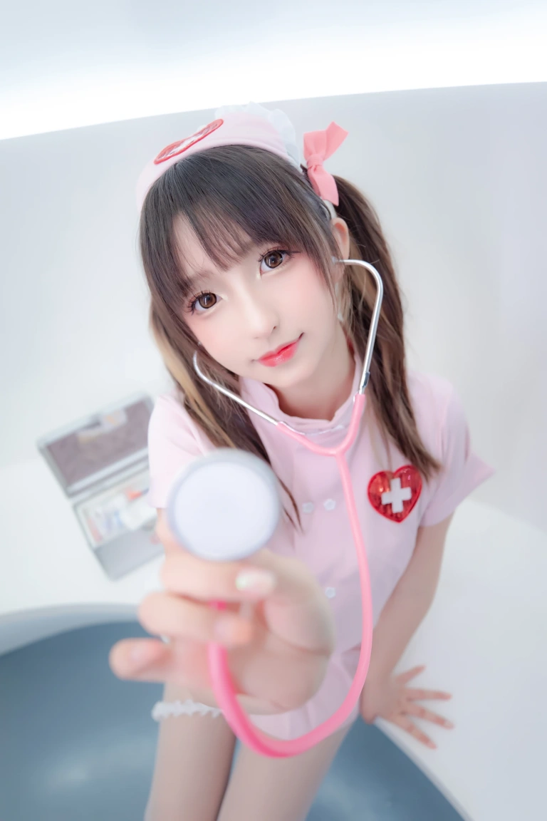 神楽坂真冬《第三季 序号27：白丝护士《心身バランス》》主题写真：150张全套美图，含2个视频