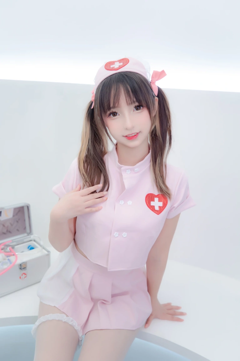 神楽坂真冬《第三季 序号27：白丝护士《心身バランス》》主题写真：150张全套美图，含2个视频