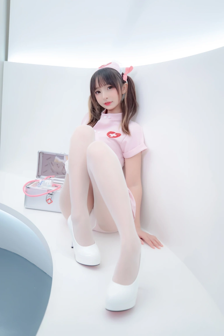 神楽坂真冬《第三季 序号27：白丝护士《心身バランス》》主题写真：150张全套美图，含2个视频